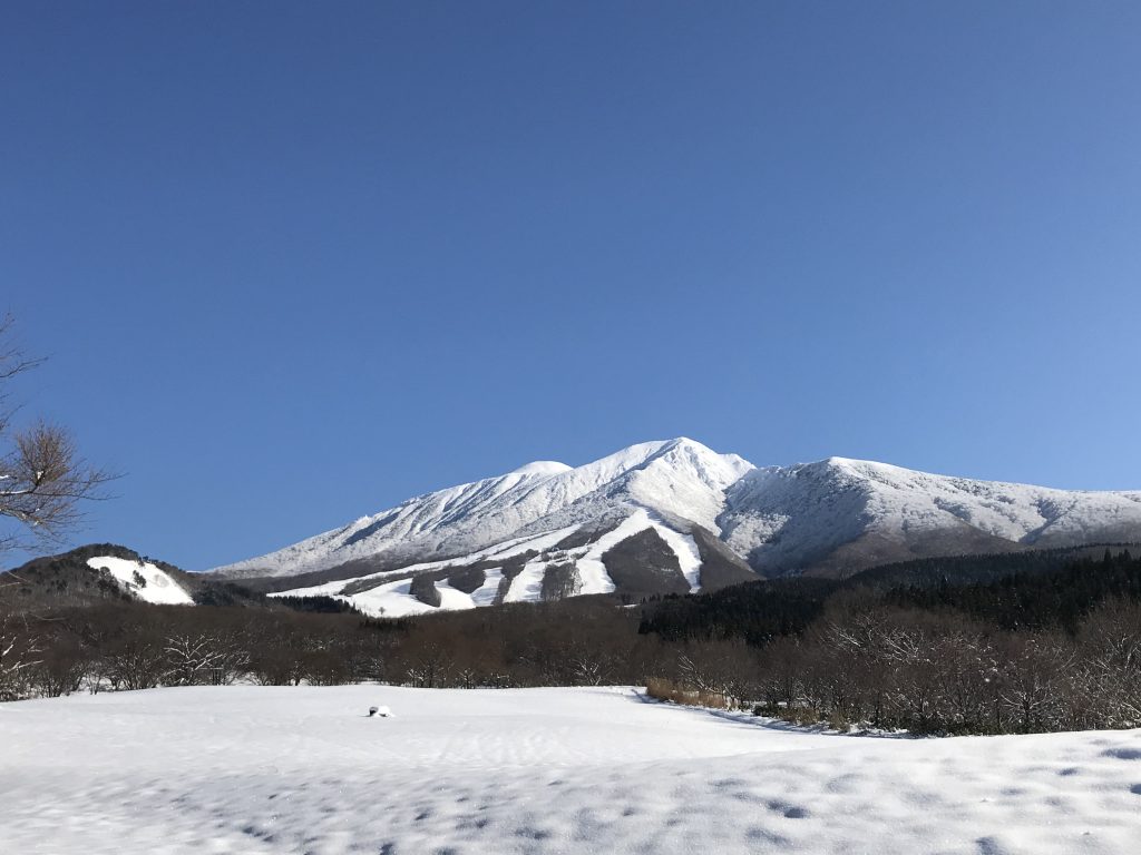 青空に映える雪山がキレイだー！