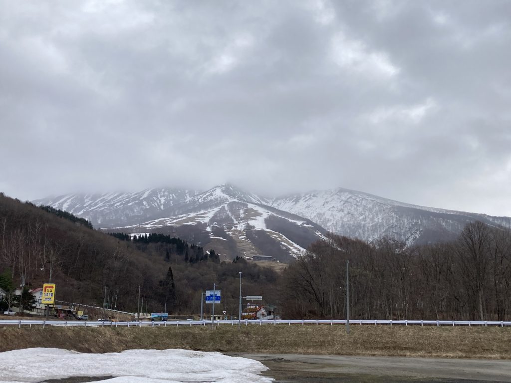 まさかの雪！？