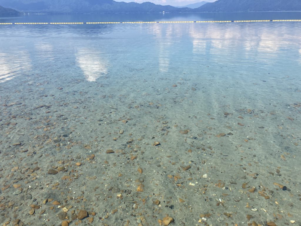 田沢湖で湖水浴