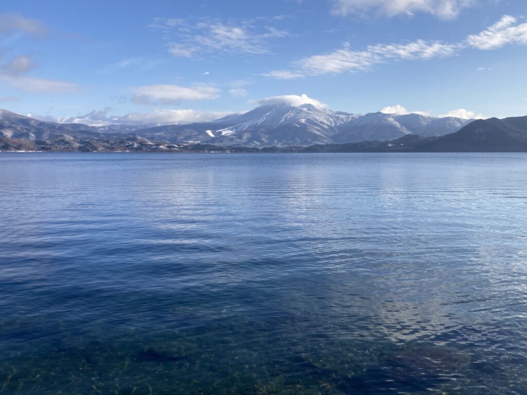 秋田駒ヶ岳もうっすら雪化粧